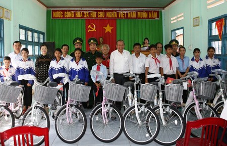 Phó Thủ tướng thăm Đồn Biên phòng cửa khẩu quốc tế Lệ Thanh - ảnh 2